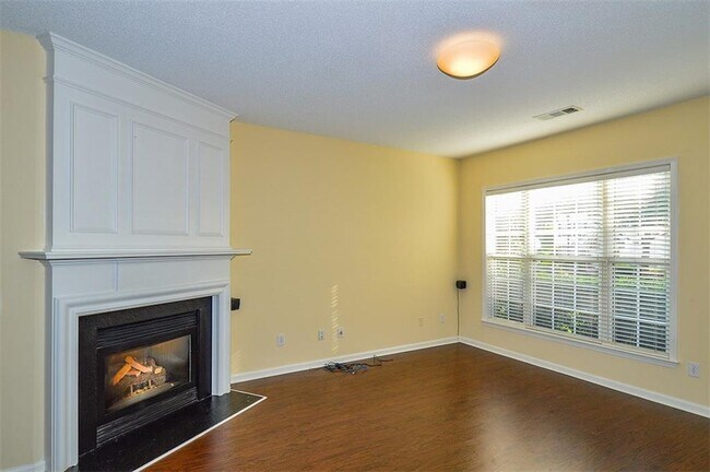 Building Photo - 390 Wittenridge Ct