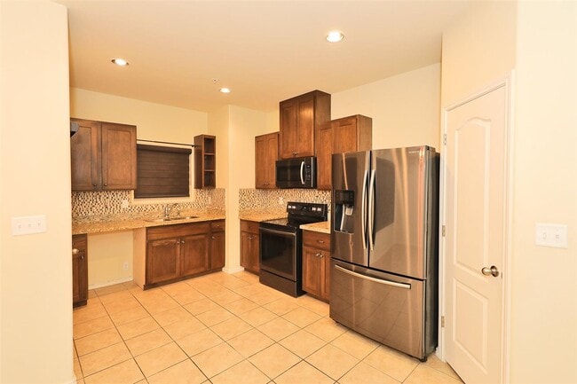 Building Photo - 5610 Montevista Dr