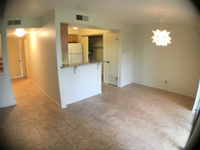 Building Photo - 1905 West Ln