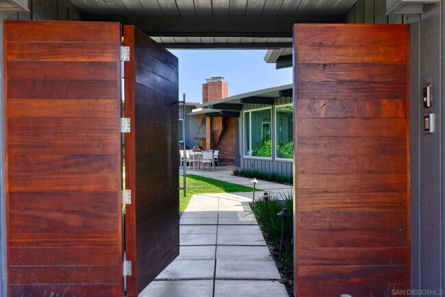 Foto del edificio - 887 La Jolla Rancho Rd