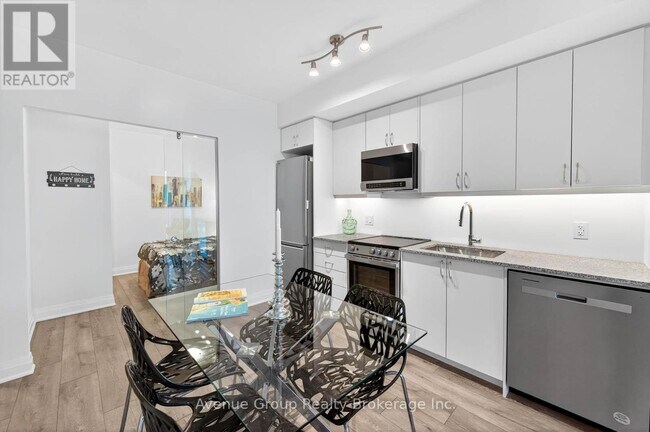 Photo du bâtiment - 700 Sheppard Ave W