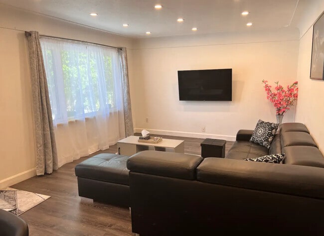 Building Photo - 4193 Portage Rd