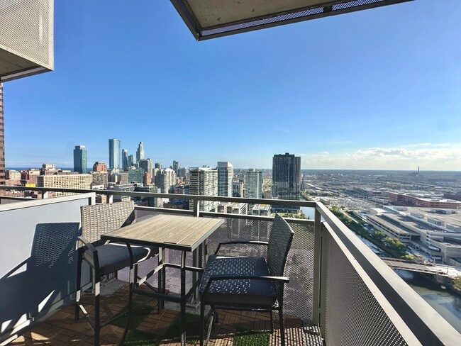 private balcony - 235 W Van Buren St