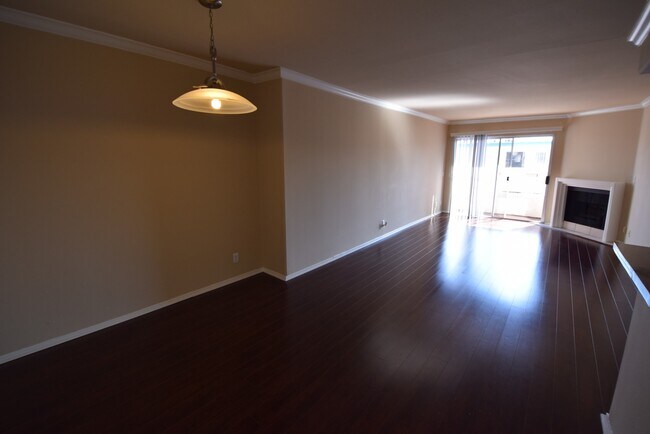 Building Photo - 6041