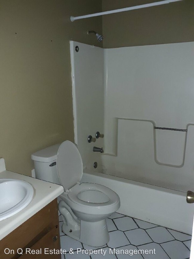 Building Photo - 3 br, 1 bath Apartment - 697 Jill