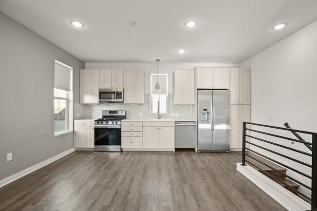 Building Photo - 2624 Metcalfe Rd