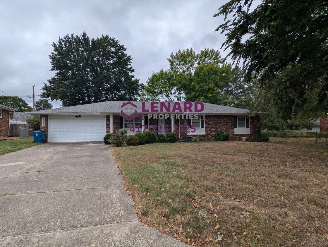 Primary Photo - Spacious 3 Bedroom Home!