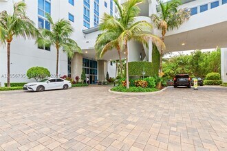 Building Photo - 17111 Biscayne Blvd
