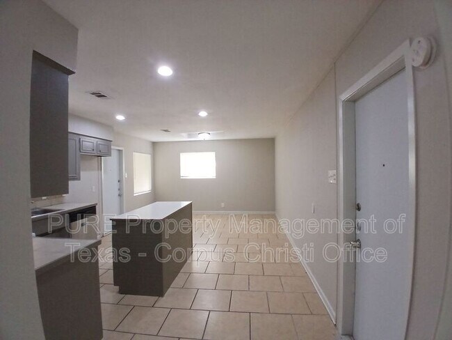 Building Photo - 4713 S Shea Pkwy