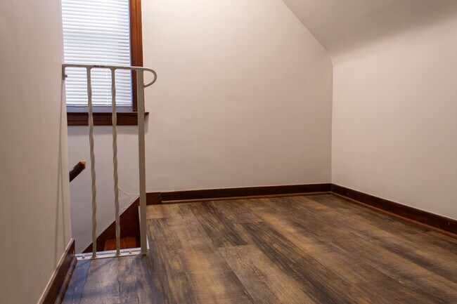Foto del edificio - 214 Ward Rd