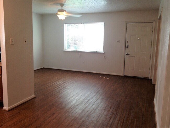 Building Photo - 3/2 House in CS in Wolf Pen Creek District