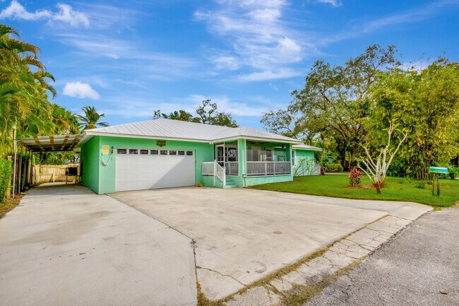 Foto del edificio - 2415 Laurel Ln