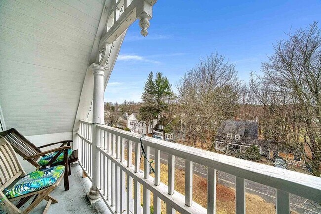 Building Photo - 20 Crescent St