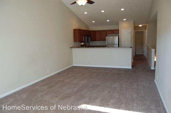 Building Photo - 3 br, 3 bath Apartment - 2605 NW 52nd St #2