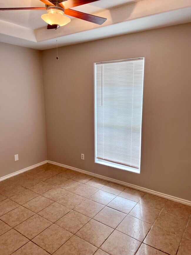 2do dormitorio con armario - 426 Alma Ave