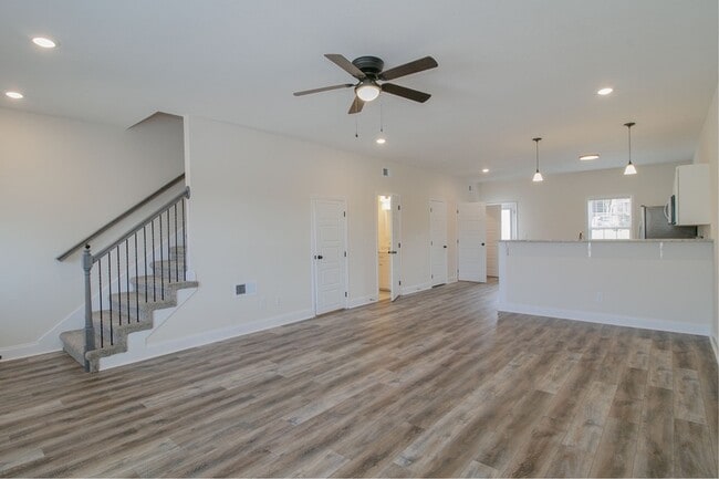 Building Photo - 550-C4 Peachers Mill Road