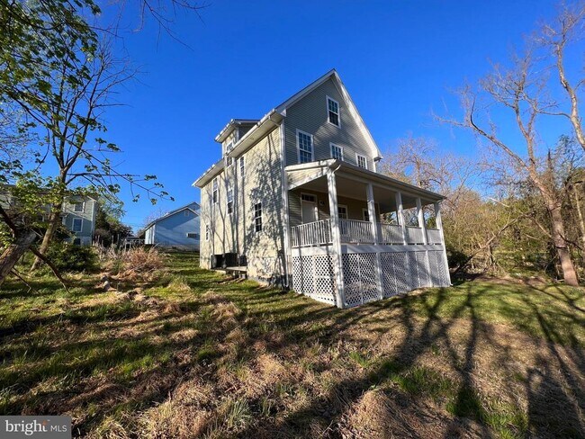 Building Photo - 635 Cambridge St