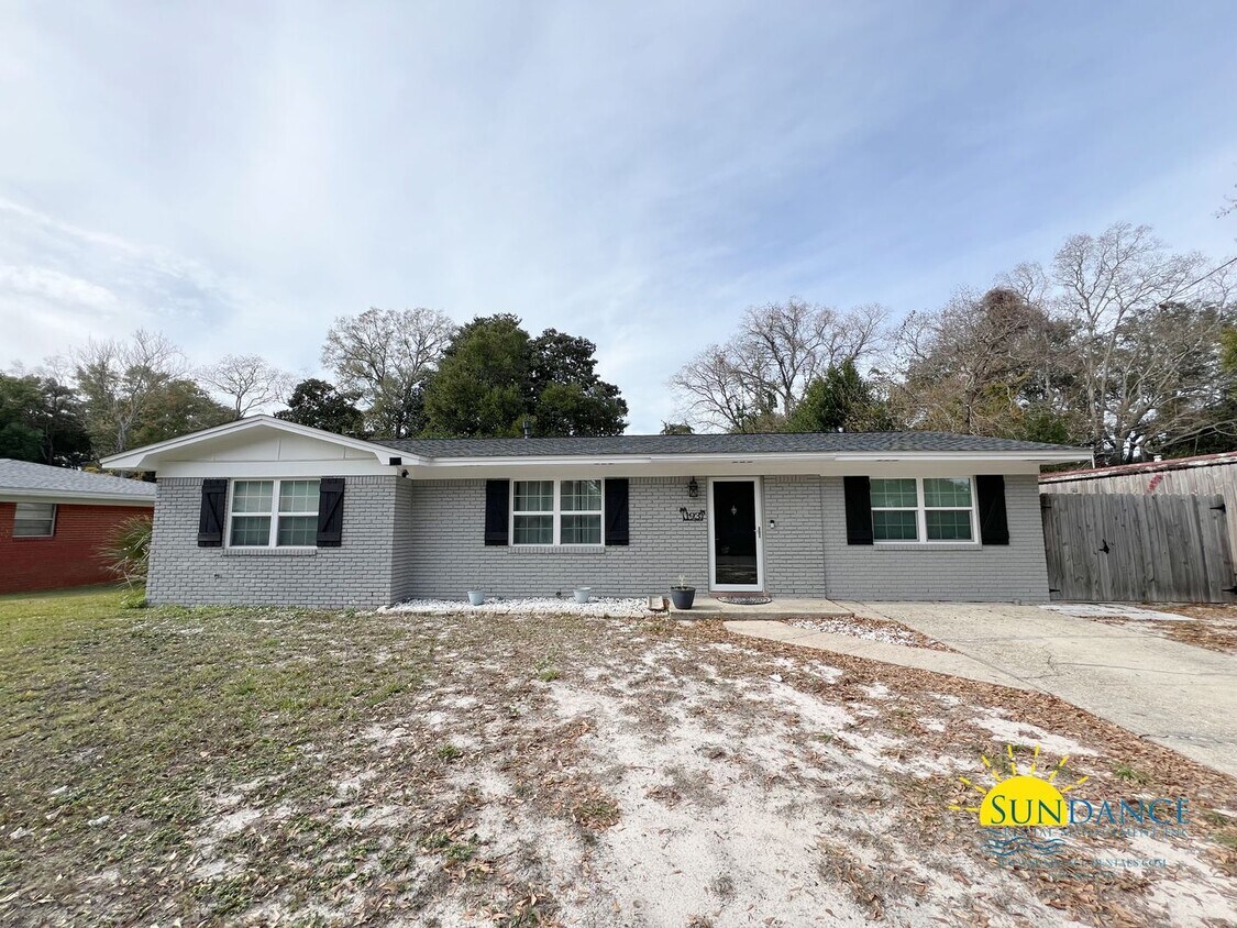 Primary Photo - Renovated 3 Bedroom Home in Mary Esther!