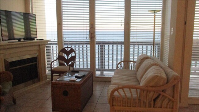 Foto del edificio - 15002 Windward Dr
