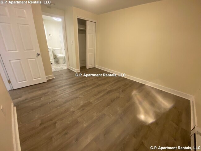 Foto del edificio - 447 Pleasant St