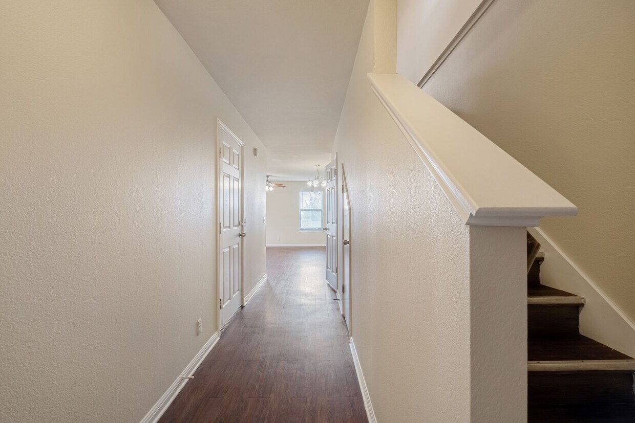 Primary Photo - Convenient 3 Bedroom, 2.5 Bath, 2-Story Ho...