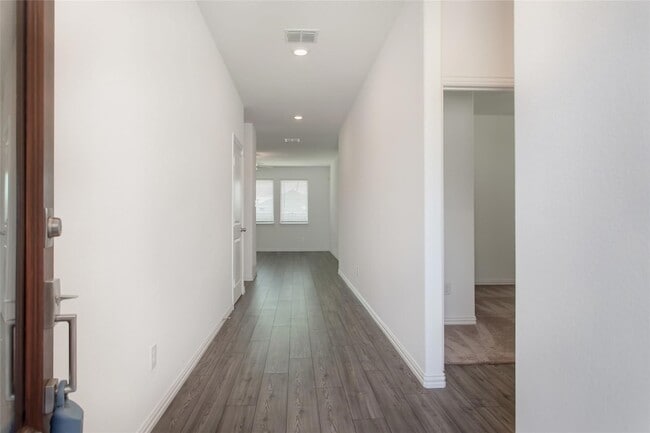 Building Photo - 2157 Clarion Dr