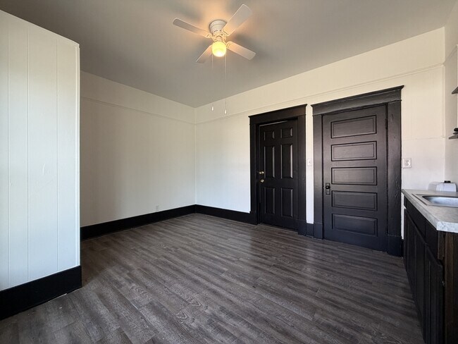 Foto del edificio - 401 E Twin Springs St