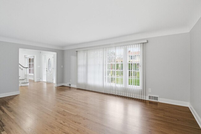 Building Photo - 32901 Blossom Ct