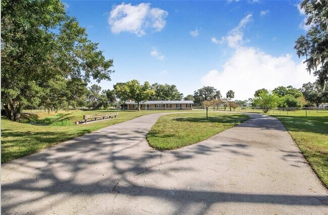 Foto del edificio - 4854 E Hinson Ave