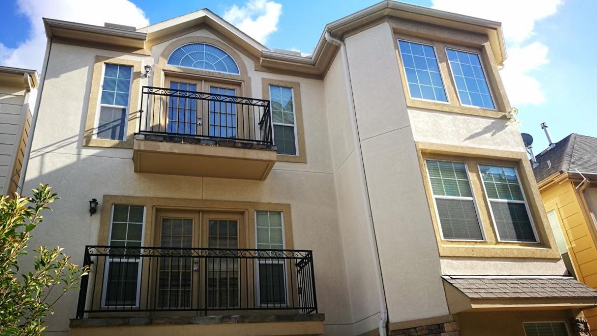 Freestanding Townhouse - 5811 Washington Ave