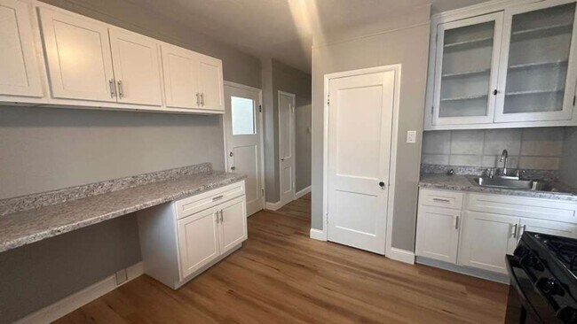 Building Photo - 5042-5044-5044 Pernod Ave