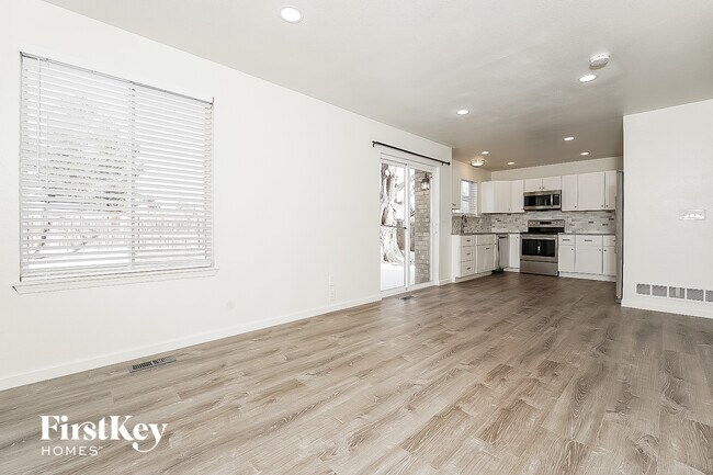 Foto del edificio - 13177 Bryant Cir