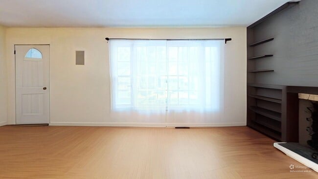 Photo - 5 bedroom, 1.75 bathroom house (29 East Terrace)