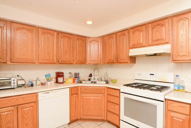 Foto del edificio - 1652 W Belmont Ave