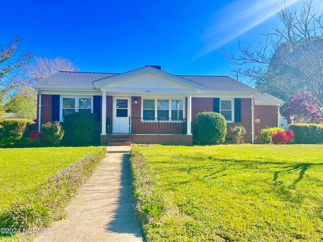 Foto principal - 2619 Crockett Dr