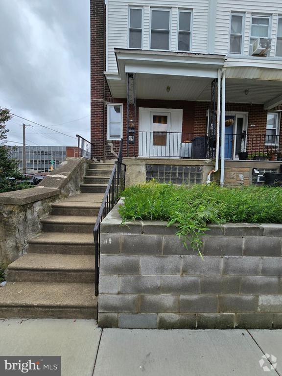Building Photo - 660 Brill St