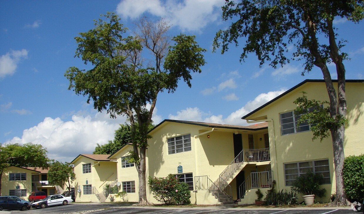 Rocky Creek Apartments Coconut Creek