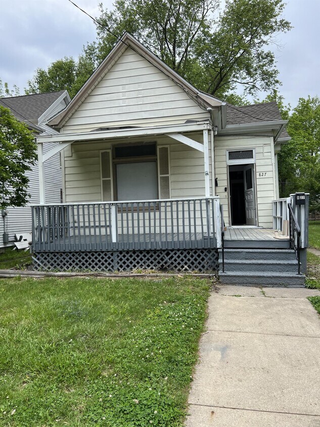 827 W Columbia Terrace, Peoria, IL 61606 House for Rent in Peoria, IL