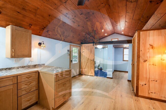 Building Photo - 107 Loveland Vis