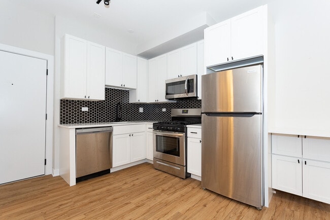 Building Photo - 659 W Wrightwood Ave