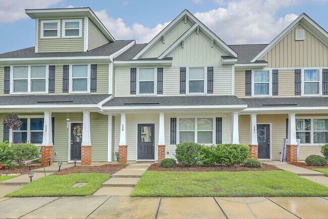 Building Photo - Move in Ready Townhome in Liberty Hall!