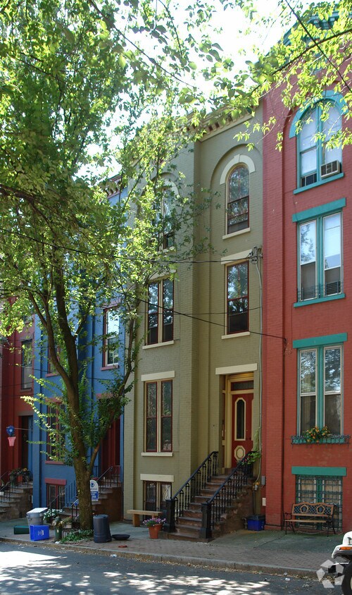 Building Photo - 60 Elm St