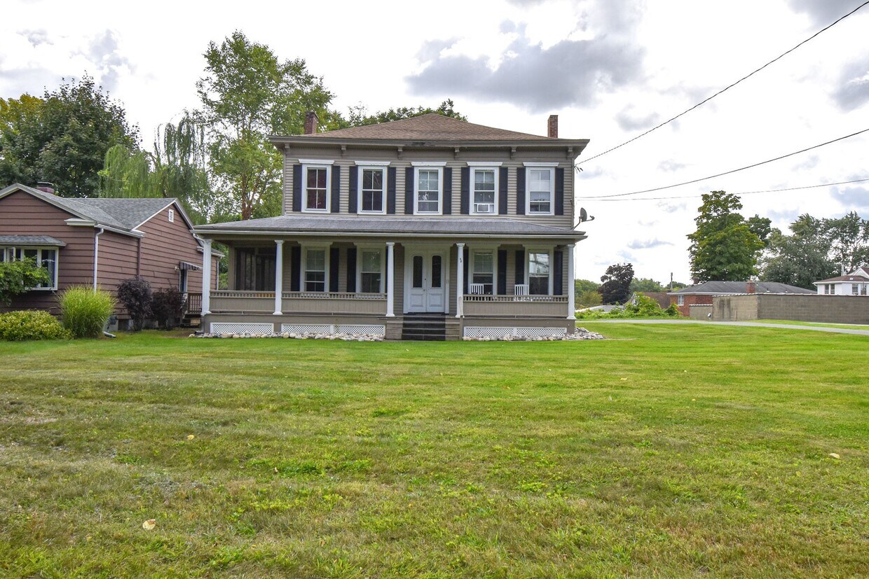 Primary Photo - 49 Russell Rd