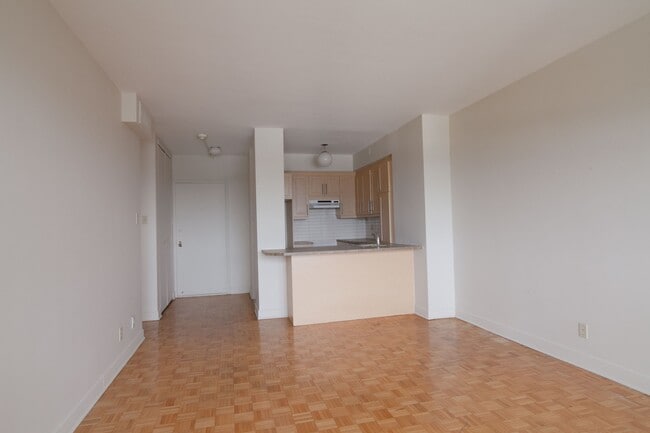 Building Photo - The Regency