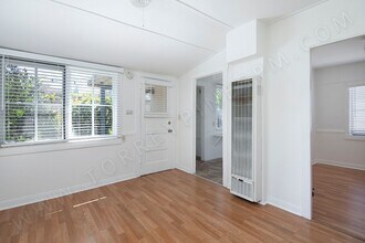 Building Photo - 4745 1/2 Newport Ave