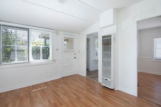 Building Photo - 4745 1/2 Newport Ave