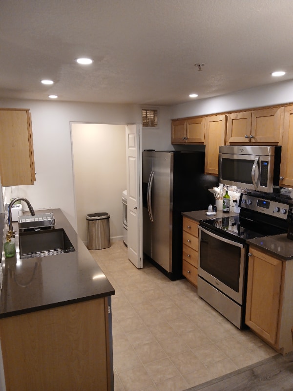 Building Photo - 720 NW 185th Ave