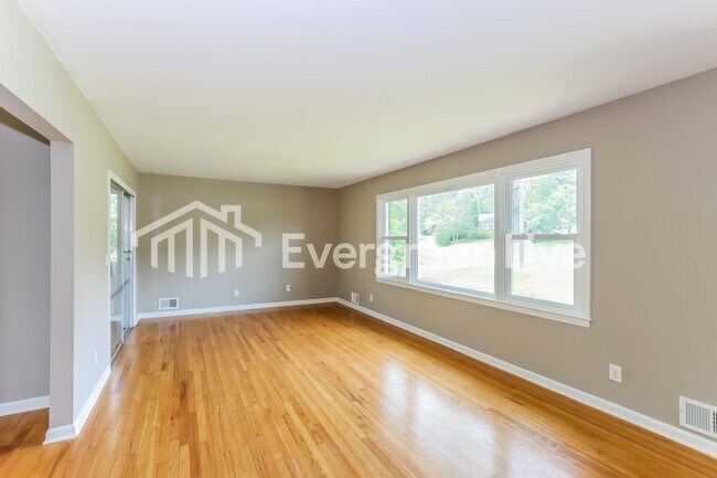 Foto del edificio - 1835 Pisgah Rd