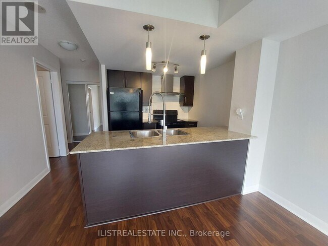 Photo du bâtiment - 190 Borough Dr