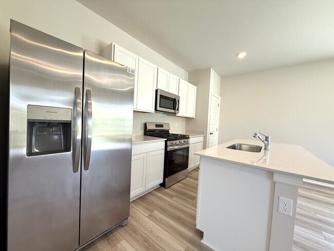 Building Photo - 548 Lyness Dr